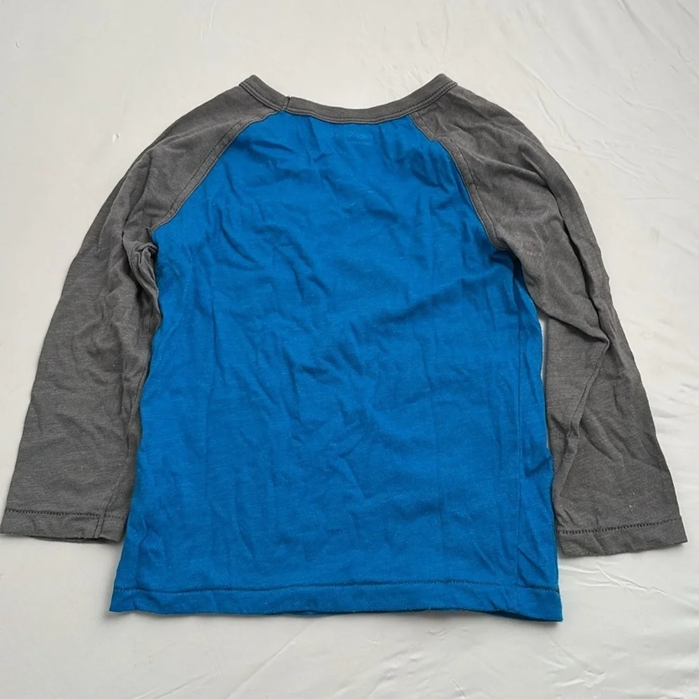 Gap blue and gray colorblock crew neck raglan sleeve pocket t-shirt